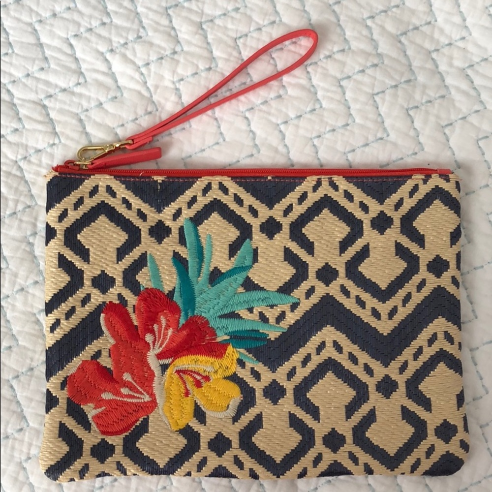 NWOT Vera Bradley Straw Wristlet Clutch